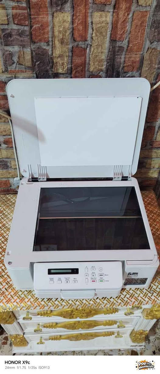 السلام عليكم 
طابعة نوع برذر موديل DCP-536WT اخر اصدار و احدث شي من هاي الفئه 
طبعا بشوفت عينك نضيفه جداً جدا 100/100  و ما بيه لا كسر و لا شخط و لا اي شي قبل شهرين اشتريناهه  و ابد ما استفادينه منه و لا نعرف نستخدمه حته بس مواصفاته تكدر تتصل عليه التلفون أو الحاسبة أو الايباد و تكدر تطبع صور بكافة الاحجام بدقه عاليه و سرعة عاليه تطبع وجهين و استنساخ هم 
عنواني نجف 
توصيل اكو حسب لاتفاق 
(***********) النجف, العراق
