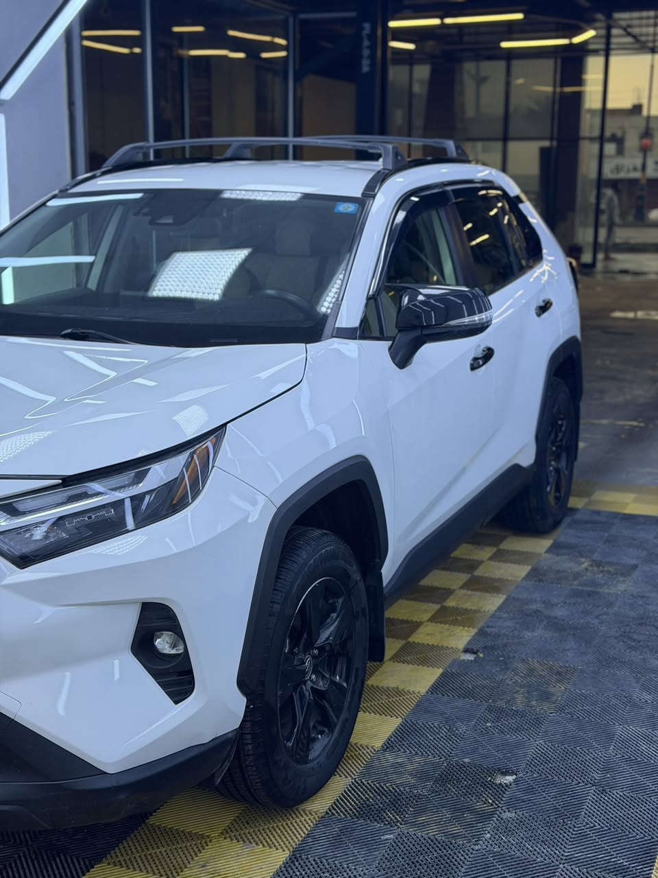 السلام عليكم راف فور 2023 LE
محرك 2500 هايبرد مواصفات الLE معروفه 

السياره ماشيه ٤٧ الف كيلو 

ضرر السياره بنيد مبدل نفس اللون و شويه صبغ بالجامرلغ سياره جدا نظيفه و حلوه رقم بغداد بأسمي 

عنواني ديالى بعقوبة تفاصيل اكثر علخاص 
***********
