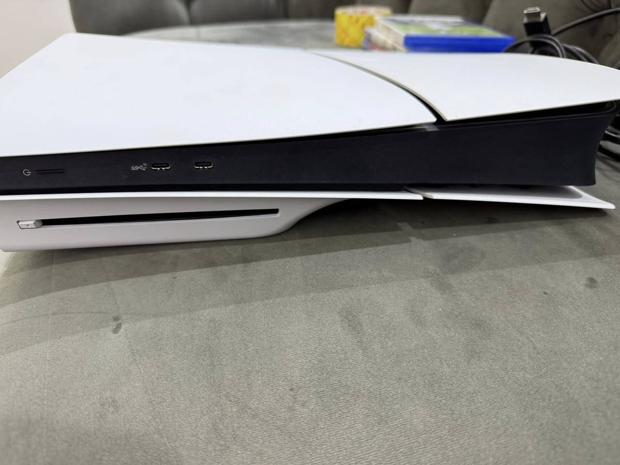 سلام عليكم بلي5 سلم واحد تيره اوربي استعمال شهر واحد +يو بي اس اون لاين السعر 900 الف قفل  بل مناسبه بس يو بي اس سعره 250 الف 
الستفسار ***********
