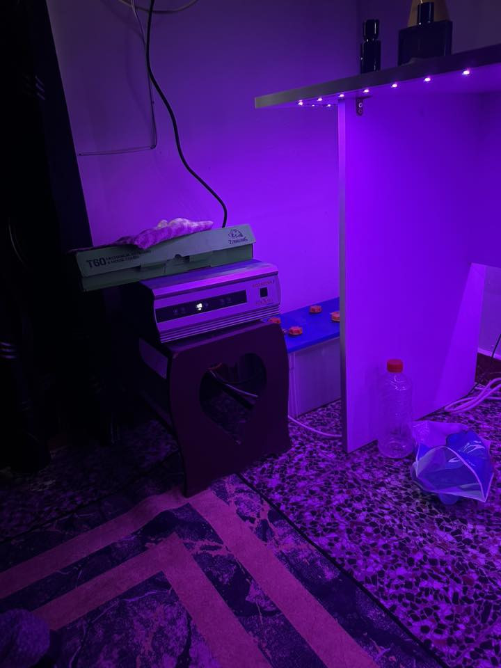 للبيع تجميعه جبته شهرين و اريد اشيل بيت ثاني وماعندي مكان تجميعه كيمنك كامله ميز و عاكسه وشاشه وماوس وكيبورد ابيعه كلهن بيعه وحده وانته قيم اكتب سعر واتساب هاذ رقمي *********** مكاني بغداد ماعندي توصيل
