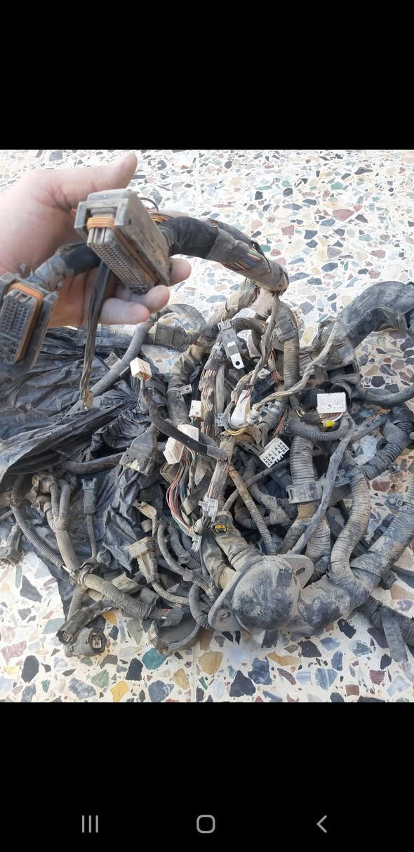 السلام عليكم
للبيع ظفيرة توسان او سبورتاج  وارد امريكي موديل 2007 محرك 2000  كاملة مع قاعدة فيوزات .
 ظفيرة قطعتين كاملة بدون نقص  السعر  ١٥٠ الف  
للاستفسار . واتس آب ***********
