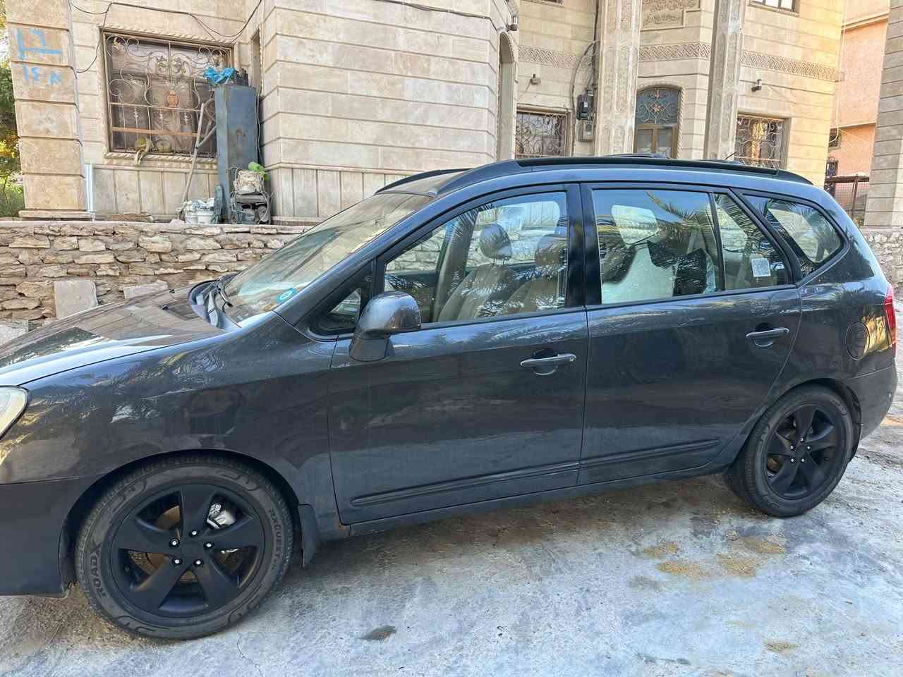 السلام عليكم. كيا كارنز للبيع موديل ٢٠٠٨. مكفوله رقم كربلاء مميز اربع ارقام. خليجيه السياره. محرك ٢٠٠٠ دوش سياره جاهزه. كامره داش كام. السياره بسمي. السنويه نهايت ٢٠٣٠ مكان السياره السماوة  مركز المدينه مراوس يرهم مع بيكب  رقم تليفون. ***********. السعر ١٠٥ وبي مجال
