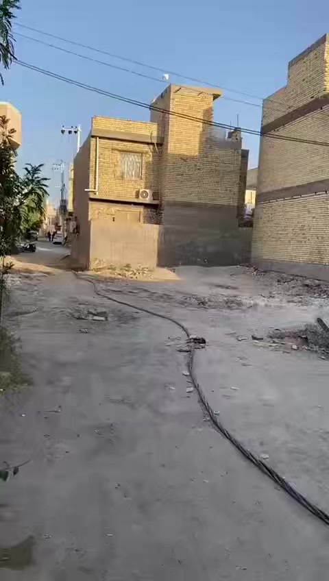 سلام عليكم درار لبيع يصلح سكن 
📃مساحه : 100 متر 
واجهه : 6
نزال:20 
📜 سند 25 تحويل من مالك إلا صلي 

عرض الفرع :7متر 
عنوان : كربلاء المقدسة حي محمديه قرب مدارس محمديه مجاور اسواق خزرجي يبعد عن لأمام الحسين 3 دقايق 

💰: السعر 65 وبيه مجال 

تواصل معه رقم : ***********
