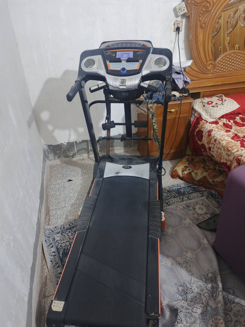 جهاز جاري رياضه
1-كل شيء كامل وشغال ما بيه عطل 
الوزن 150

2- مستخدم قليل  السعر 600

4- عنوان بغداد المحموديه حي بدر 

5- رقم الهاتف***********  

6- رقم الهاتف *********** مراسله ع واتساب
