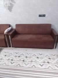 ثلاث قنفات للبيع بحاله وسط اثنان اجنبيه واحده عراقيه ترهم لمكتب وهول ا...