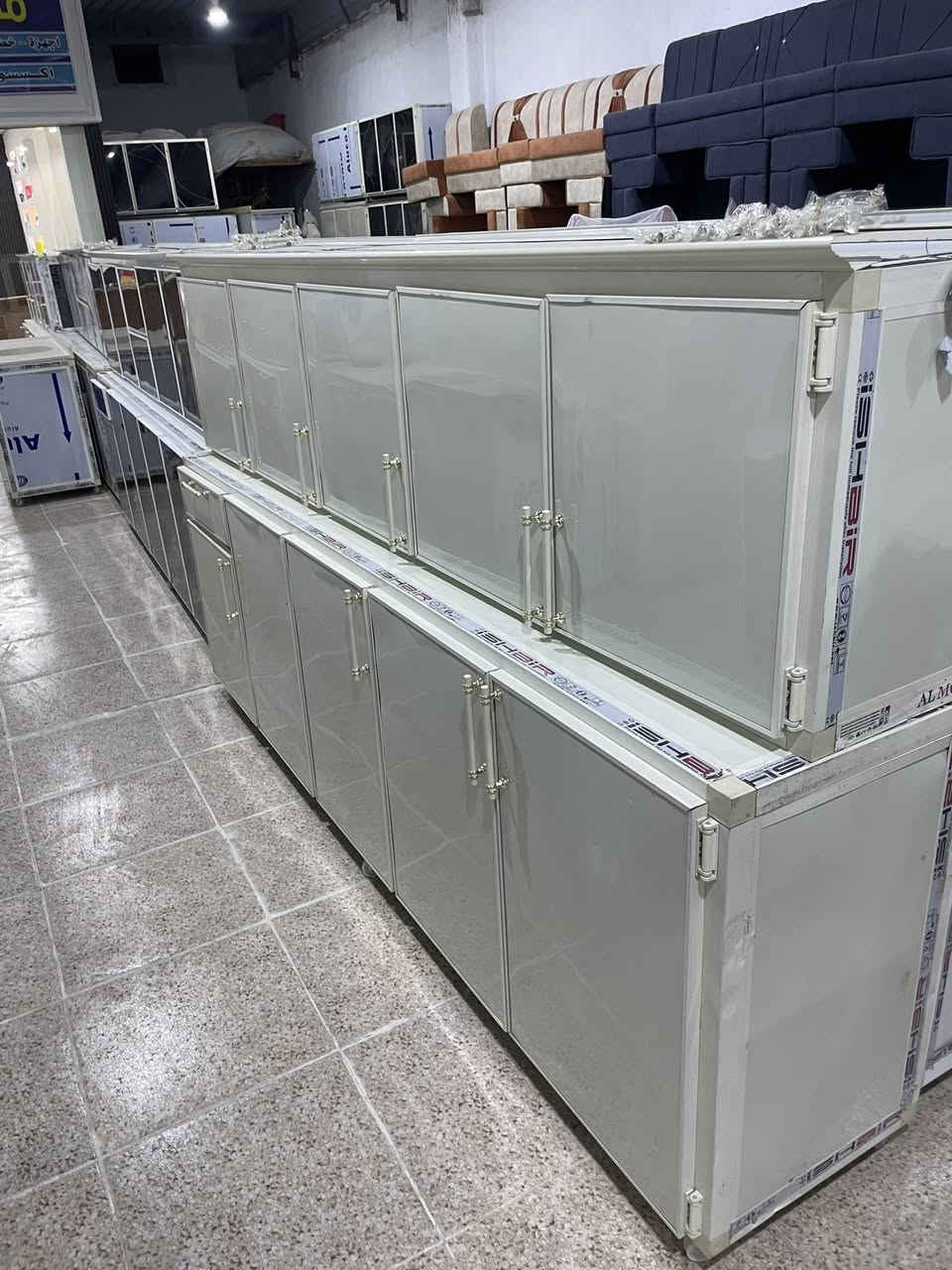 عنوانه شارع الناحية قرب ساحة التشابيه *********** اثاث منزليه جديد أسعار تنافسيه
