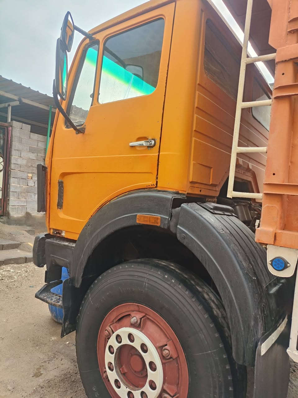 سلام عليكم مكلف بلنشر رقم الهاتف***********
