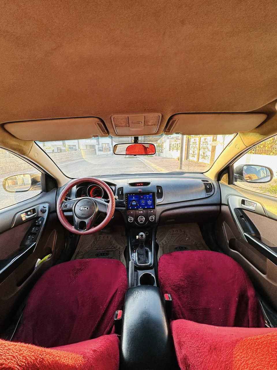 سلام علیکم 
کیا سیراتو مودیل ٢٠١١
مواصفات ( ABS- مرایة شفت- مرایة أشارة-تحکم ستیرن-سنتر لوك-کیر عادي و أوتو)
شرط تحویل غرامة کص، رقم و سنویة جدید لحد سنة ٢٠٣٠
کوبون بنزین موجود
هوە مو حزام بس ابیعة حیزام صبوخ
رقم تلفون : ***********

سلام علیکم
کیا سیراتۆ مۆدێلی ٢٠١١ 
مواسەفاتی ( ABS-ئاوێنە شەفت- ئاوێنە ئیشارەت- تەحەکومی سوکان- سەنتەر لوک- گێری ئۆتۆماتیك و عادي)
بەشەرتی غەرامە و تحویل و بڕاوە، 
ڕەقەم و سەنەوی تازەیە تا ٢٠٣٠
کۆبۆنی بەنزینی هەیە
حیزام نیە بەس بە حیزام ئەیفرۆشم
سعر 87 هو مجال ژمارە مۆبایل : ***********
