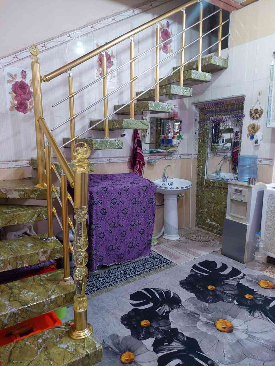 دار للبيع المساحه ٥٠ متر
يحتوي استقبال ومطبخ وصحيات وطارمه 
والطابق الثاني غرفه وصالة وصحيات 
حي ميسان قطاع ٧٧ تجاري عالشريط الخدمي 
السعر ٧٥ وبيه مجال 
واتساب متوفر ***********
