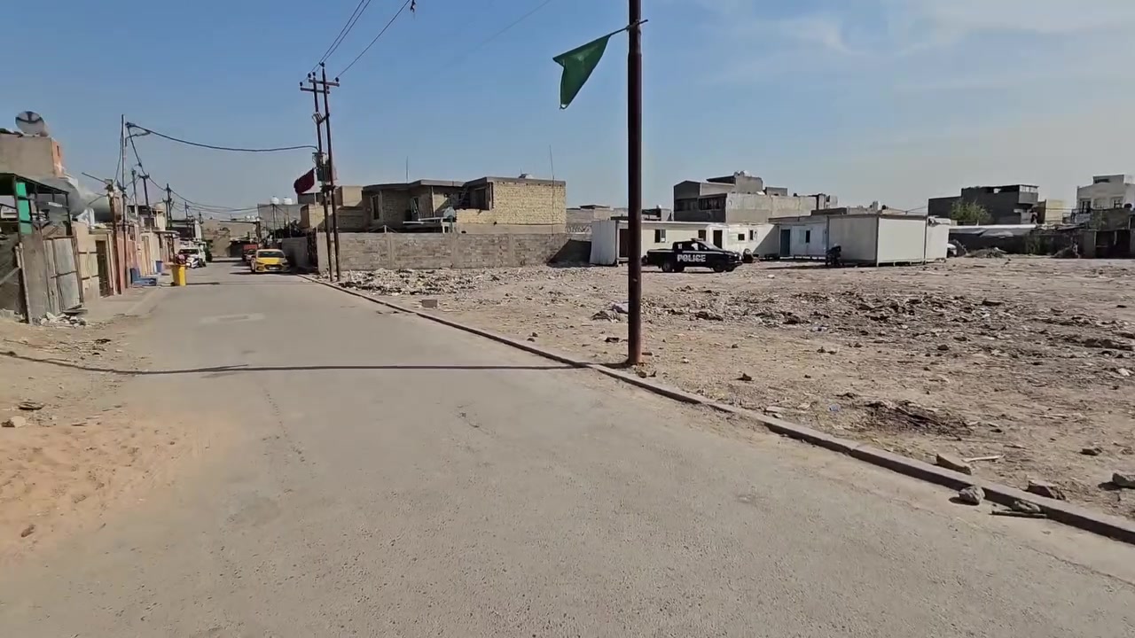 السلام عليكم بيت ١٠٠ متر ،،
البناء ٥٠ متر غرفه حولي صغير *وخدمات 
البناء بلوك والسقف سندويج  
موقع البيت حي البساتين مقابله ساحة الي صارت مركز وبالمستقبل مدرسة وعياد شعبيه موقعه حلو ومقابيله ساحه  السعر 50 وبي مجال للاستفسار الاتصال ***********
