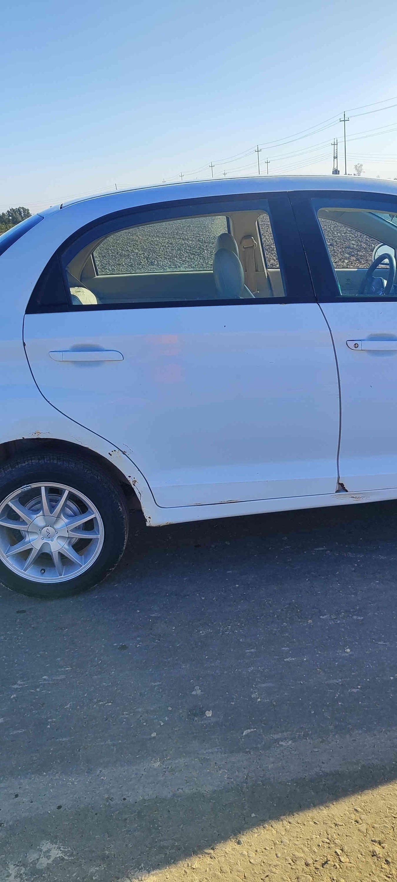 للبيع شيري فلاوين 2013 سياره نضيفه كير ومحرك نضيفات صدر جديد تايرات نضافتهن 70 ب 100 سياره حلوه ونضيفه تجي تشوفه وتقتنع بيه وتشلع عيوني السياره عليه غرامه ورقتين  السعر 30 وبيه مجال مكانه الديوانيه قضاء سومر  للاستفسار ***********
