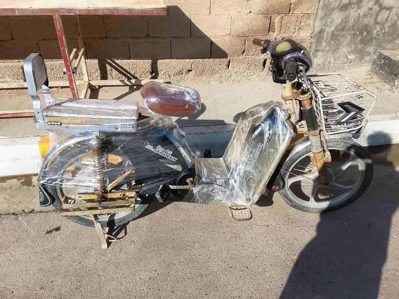 السلام عليكم
سلام عليكم 
موطور شحن للبيع نوع (الاخوين)

(بطاريات عل فحص يقرن 10ونص خير من الله + الهورن والضوء شغالات كلشي مابيه ماتحط عليه لو ربع)
السعر 200الف وبي مجال وتدلل اتصل وانداريك.
رقمي موجود واتساب
 ***********
