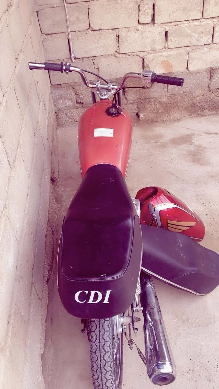 سلام عليكم نامه كلك كلك  شاصيه 22نضيف مكينه مفتوحه ولفات دراجه بيه شلعه تخبل وياه تانكي وكشن نضيفات 
سعر300وبيه مجال قليل مكان نجف كوفه عباسيه الشراي تعال خاص وهاذه رقمي بي واتساب***********
