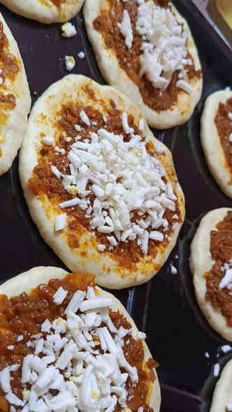 جنون الأسعار 
وصل مطبخ الخيرات! 🔥 عرض الـ 30 قطعة المشكلة بخصم حصري!
​💥 وفر 3,000 دينار كاملة! 💥
​جهزوا ضيافتكم وجمعاتكم بأشهى ميني بيتزا ولحم بعجين. اطلب 30 قطعة مشكلة (تختارونها حسب الرغبة) بسعر 12,000 دينار فقط، بدلًا من 15,000 دينار!
​القطعة بـ 500 د.ع والجودة 100% مضمونة!
​📞 سارعوا بالطلب قبل نفاذ العرض: [***********]
​
​البيتزا واللحم بعجين هشة، طازجة، وطعمها يجنن!
​#مطبخ_الخيرات #عروض_حصرية #ميني_بيتزا #لحم_بعجين
