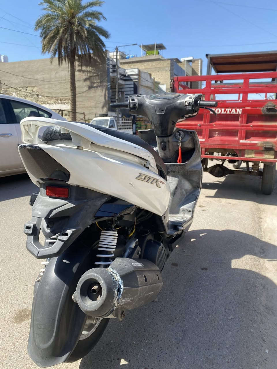 سلام عليكم دراجه جي تي ار للبيع الدراجة نضيفه وناعمة مال جناي معتني بيها كلش ومابيها شي كلشي شغال نكره سلف مكاني بغداد الحرية الدور  السعر مليون التواصل واتس ***********
