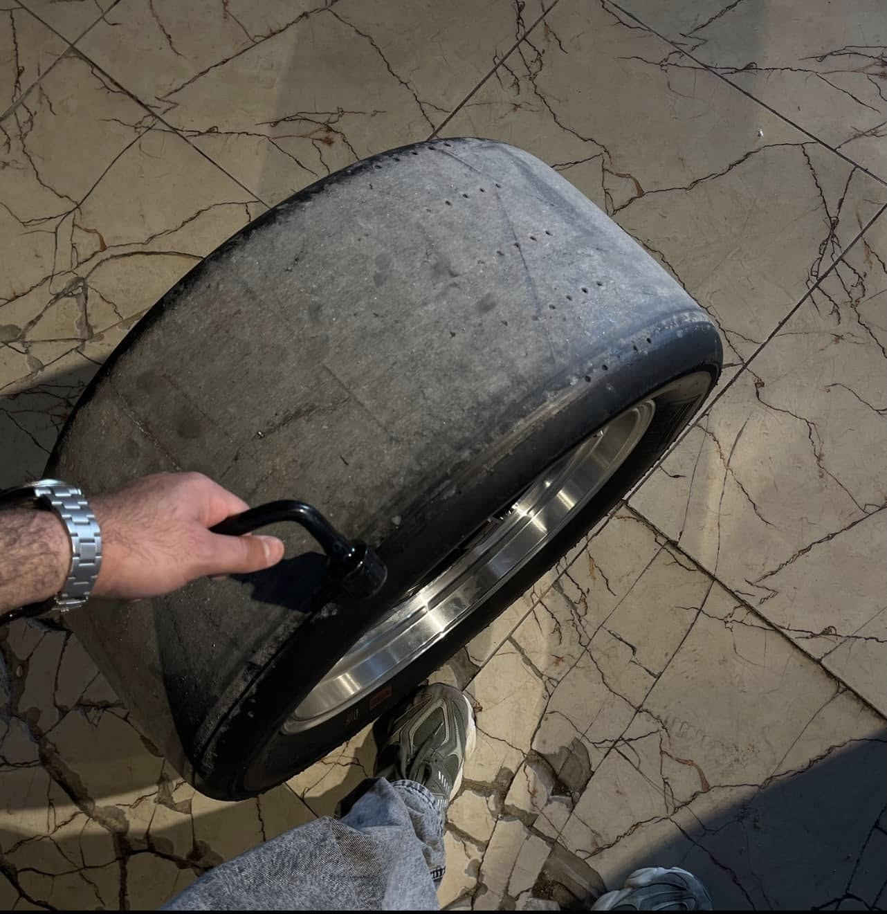 السلام عليكم 

دبات Srt سوود  السعر 350 الف

حجر بيئه سكات 23 جدد كلش  450 الف 

قبق محرك هيمي 75 الف 

زوج ويل ويلد 18 كلش جديد مع تاير سلك مستخدم 400 الف

***********
