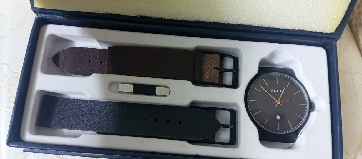 ساعه ADEXE انكليزيه 
ماستر(وكاله)
سعرها من لوكاله ب 100 دولار
رايدها ب 80 الف
وبلعافيه ع الياخذها ساعه تخبل


**إذا كنت صاحب هذا الإعلان وتريد حذفه لأي سبب، رجاءا أرسل رسالة إلى الدعم الفني**