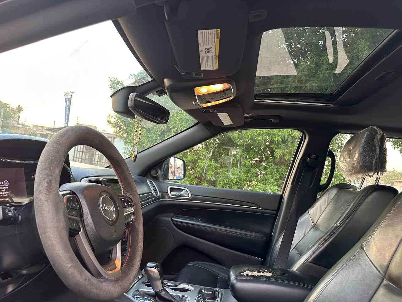 جيب كراند شيروكي  موديل 2018 ليمتد بيع او مراوس 
فول مواصفات بصمة 6 سلندر
المحرك : V6.  3.6L . 
المواصفات : 4x4• 
•  كاميرة . 
•  تشغيل عن بعد .
•  الصندوق الخلفيي كهربائي
•  حساسات خلفية  
•  تدفئة كشنات + ستيرن 
فتحة.  
شاشة كار بلي
ماوس فور ويل
•  مانع تصادم خلفي 
•  محدد سرعة .
. كشنات جلد 
•  نظام التشغيل والاطفاء الاوتوماتيكي .
•  نظام بريك اوتماتيكي.دمام خلفي
السعر 185 وبيها مجال 
السيارة مصبوغة احزام بدون دواخل تجي وتشوف بغداد, العراق


**إذا كنت صاحب هذا الإعلان وتريد حذفه لأي سبب، رجاءا أرسل رسالة إلى الدعم الفني**