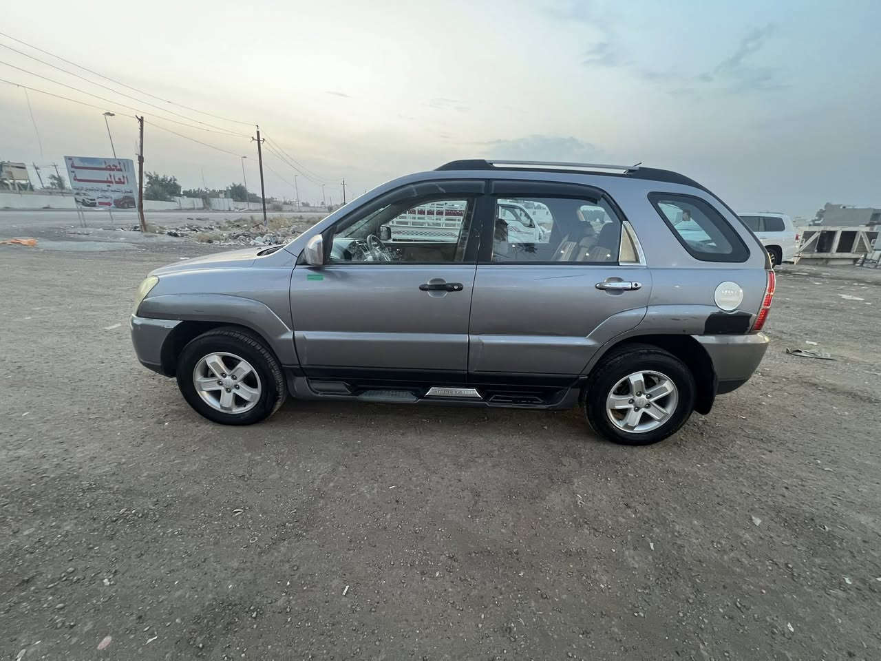 السلام عليكم
سبورتج 2009 خليجي محرك 4 سلندر دوش تبريد شغال رقم بغداد موجودة صور السونر بالصور سنوية لحد 2027
مكاني بغداد السعر 105 وبيها مجال
***********
