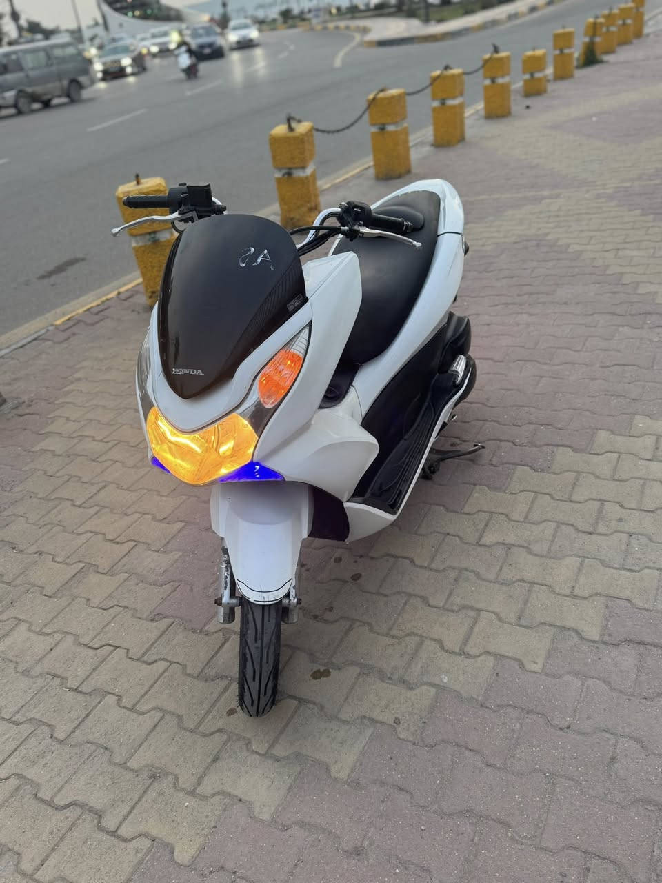 السلام عليكم للبيع دراجه pcxجيل الاول  دراجة مال رمبه ماخذها رمبه الدراجه وأعلى ايدي ياباني الاصلي دراجه جديده مال جناي وعلئ ايدي لون مميز 
ياباني الاصلي دراجه كامله أستان كهربائي حساس ازدحام حرف دراجه جديده الدراجه مكينه لوك شلعه معدل خير من اللّٰه دراجه تكول جديده بمعنئ ماشيه 6الكلمه واحلا من الصور مال جناي المكان بغداد دراجة مكفوله اي نقص مابيه السعر مليون300
وبيها مجال   
اي استفسار ***********
