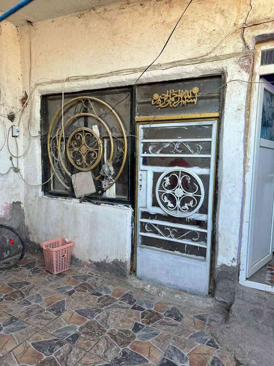 السلام عليكم 
دار تجاوز  للبيع
المكان:حي الفرات قرب المستوصف على شارع العام
لاستفسارات خاص: ***********
رجاءً الي مو شراي لا يراسل
