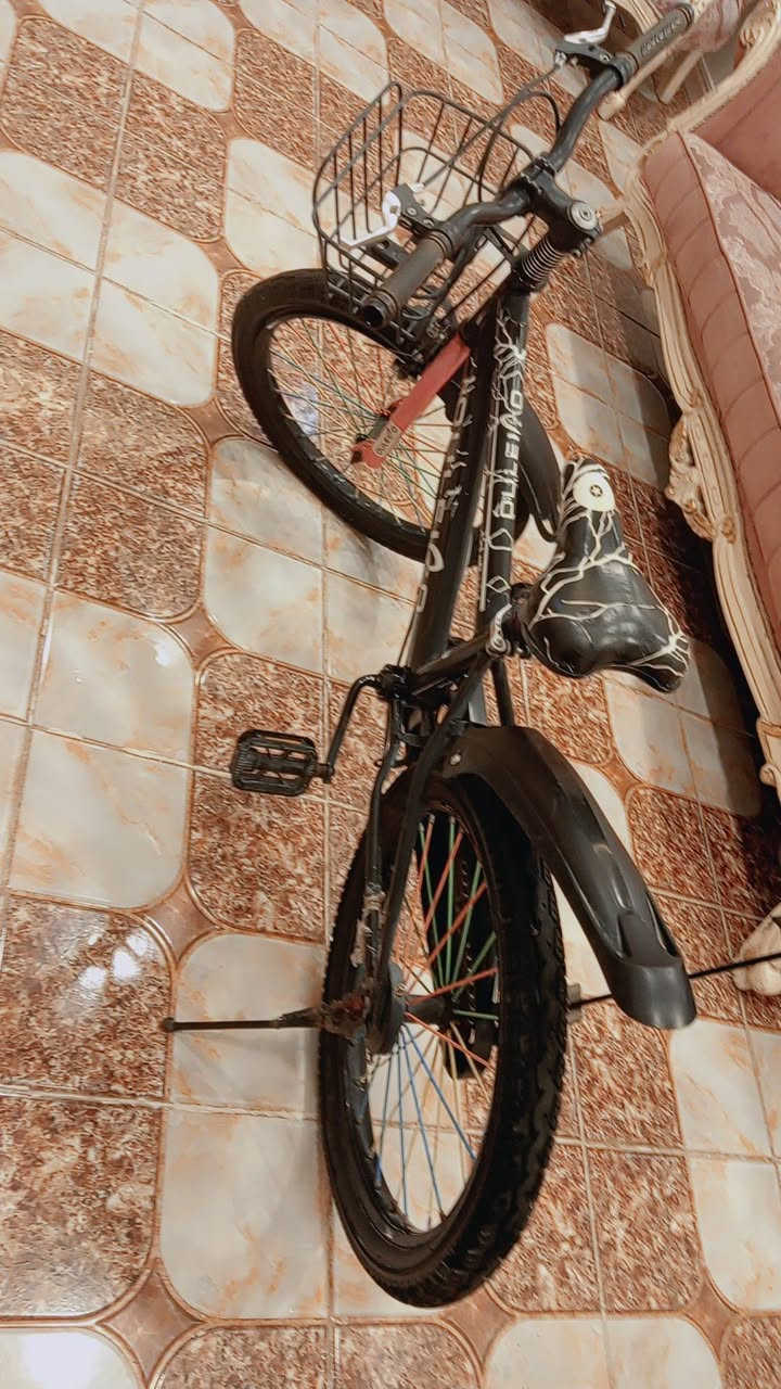 السلام عليكم بايسكل للبيع مستعمل حجم وسط بس التاير الكدام بنجر العنوان بغداد الدوره  45بي مجال بسيط الرقم ***********,
