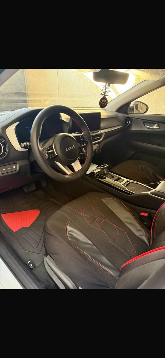 K3
موديل 24 كفاله ما عده بارد قليل كلش سياره نضيف وحلوه وبعدهي جديده 

سعر 143 وبيها مجال قليل 

***********
