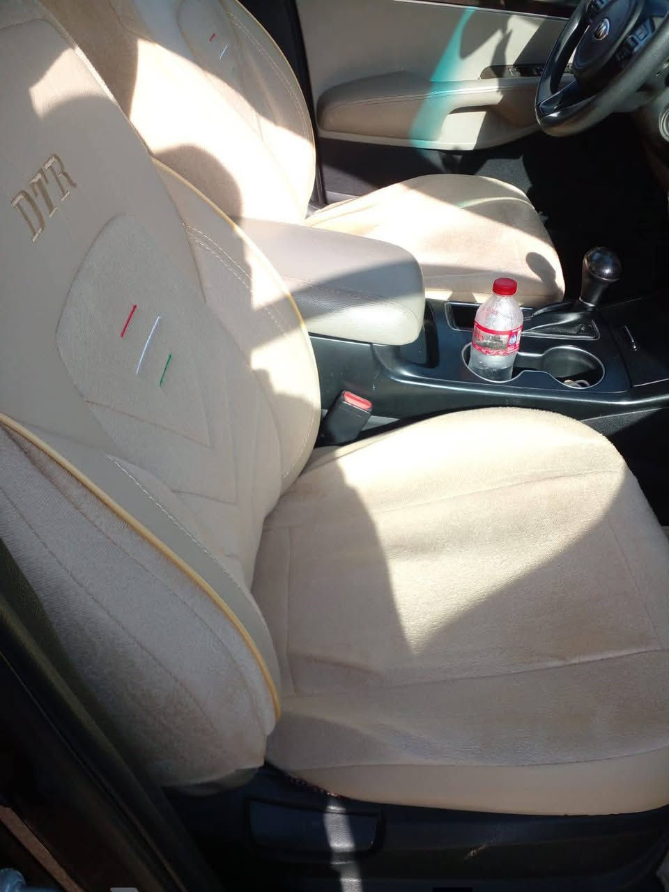 كيا سورنتو
 موديل 16 4سلندر جي دي اي خمسه راكب  منضومه تبريد  جديده قبل اسبوع مبدله قطعتين حداديه جديده سياره جاهزه لايت زنون تحكم جهتين فقط المحرك بيه تبخير قليل بسمي تحويل ثاني يوم مكان ميسان***********السعر ١٥٢ و بيه مجال
