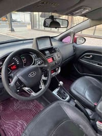 للبيع كيا ريو مواصفات خاصه موديل 2012  بصمه وجلد وكشنات هيتر  وتبريد م...