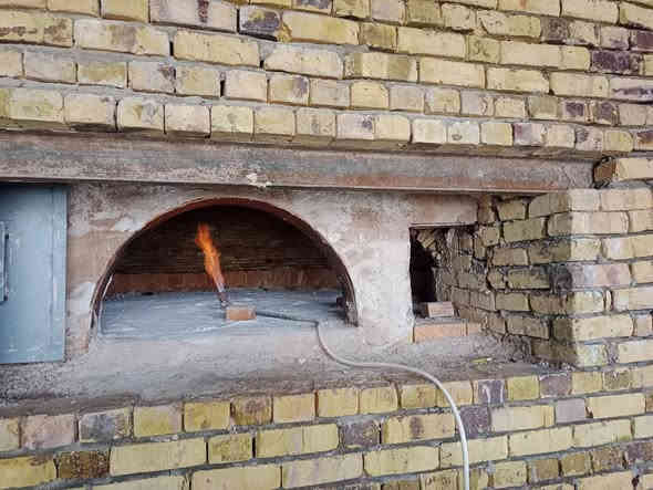 مقاولات هاني الكواز لبناء افران الصمون. ***********
⬅️هاني الكواز↔ لبناء افران الصمون وافران البيتزا  
✅ بناء الأفران بنواعها (تسليم مفتاح)
✅ تجهيز مواد ومعدات الأفران كامله
***********************************
✅ ملخص مواصفات الفرن الصمون 
1⃣ كرك ستاو كامل من اول صمون الى اخر صمونه 
2⃣ شرط حماوه الفرن متميزه بدون اصراف في الوقود 
3⃣ عكاده العركجين  بلفرشي مع طين ولملح (لمسات فنيه اصليه اي ارتفاع 80 سم! ) 
4⃣طابوك حراري تركي الزيتي الاصلي 
5⃣ قياسات الفرن صحيحه تساعد في استاو الصمون من اول صمون الئ اخر صمونه 
6⃣*الوجه شيلمان ثقل من اجل زياده القوه الفرن
7⃣ باب الفرن من الوزن الثقيل (ذمه)*-متانه وتحصين الحراره. 
8⃣ مده العمل ثلاثه ايام
يوجود لدينا كوادر مختصه في عمل الافران 
9⃣ ضمان الكوره 30 سنه 
             نعمل في جميع محافظات العراق 
⬅️وبأنسب الاسعار ➡️
للاتصال *********** هاني الكواز 📲
