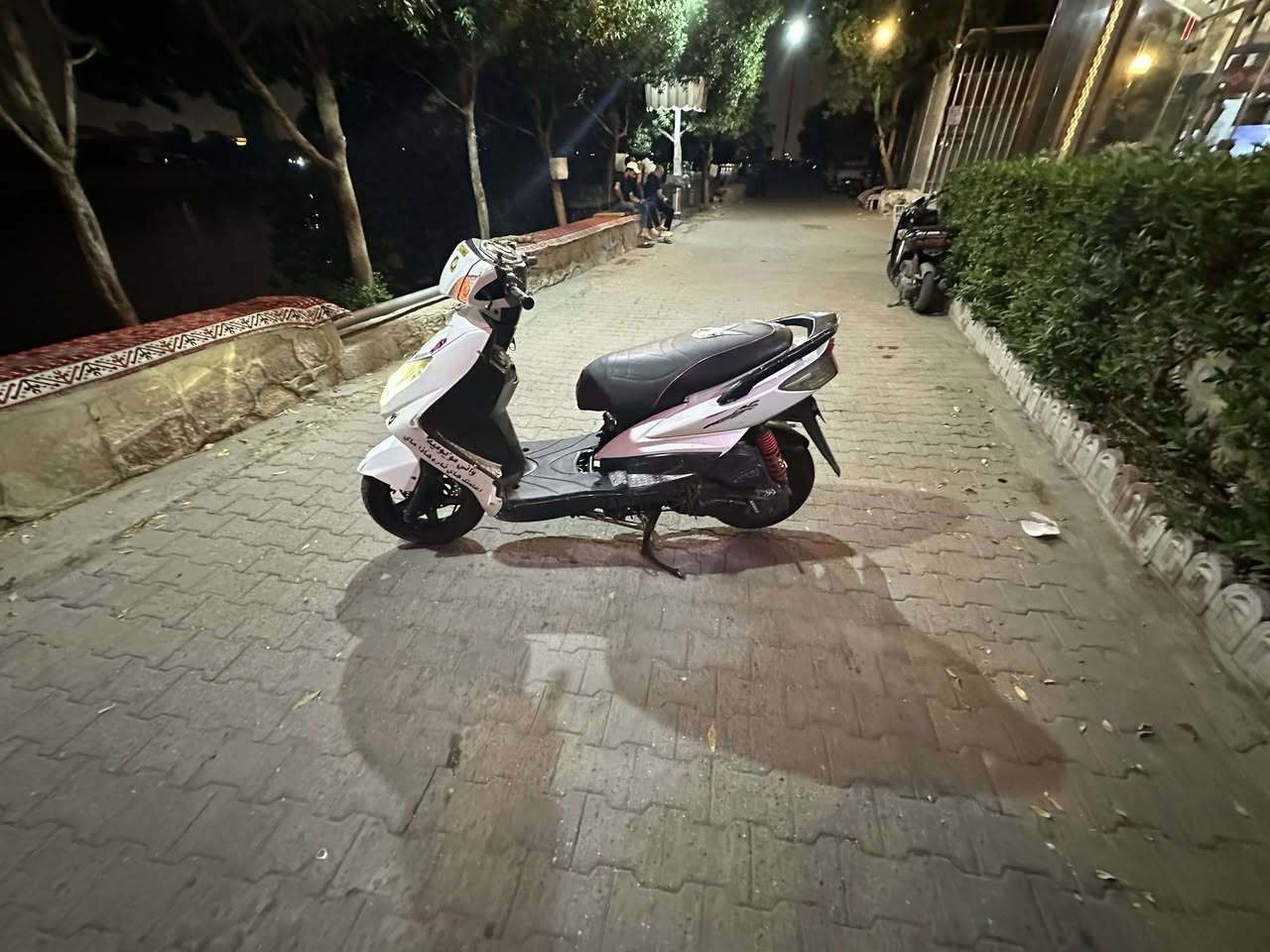 السلام عليكم سكنس فحل كلشي بيه بلادي ماعده الكابريتر والكلجات المكينه ممفتوحه اخذ وافحص والكهربايات كلها شغاله السلف والاشاير والدبل اشاره بس العداد ميشتغلً البريك بلمكان مكاني بغداد شارع حيفا ***********

