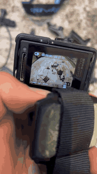 كامرا gopro hero4   نضيفه ستخدام قليل مع بطارية عدد2 مع شاحنه قاعده وكيبل مع ستند حمال راسي اصلي عدد 2 ضد المي وعادي 
مع قاعده ستند مع ملحقات اخره 
تصوير4K حقيقي وفوا HD
نظام مانع اهتزاز للتصوير 
سعر 100 قفل 
يوجد توصيل جميع المحافظات 
***********
