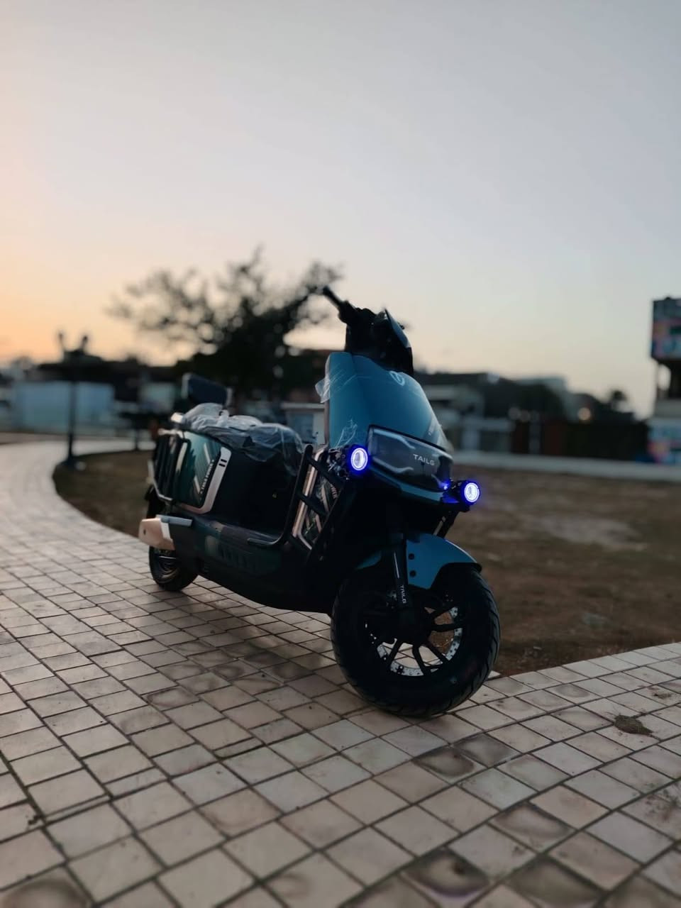دراجة شحن الوحش المقدس تالك تيسلا للبيع
دراجة زيرو مماشية بعده بلاد شركة مكفولة
طبعآ الدراجة تربط على موبايل اطفاء تشغيل
تحتوي على بصمتين 
المواصفات
6 بطاريات كرافين
ملف 2500
سرعه 80
تمشيك بلشحنه حوالي 70 كيلو او اكثر
دراجة تحتوي على درع للحماية 
شاشة ايباد قراءة الاعطال
نظام بصمة 
نظام حماية قفل
نظام تثبيت سرعة
نظام 3 سرع
نظام قاطع دورة
نظام abs
نظام P
نظام R
صندوق كبير لخزن الاغراض 
دبل اشارة يمين يسار
انارة زنون اضافية على الدرع
دراجة بجيس
وصل الشراء موجودة
غراضه كاملة
الدراجة وكالة شخط مابيه 
العنوان بغداد شارع فلسطين
للاستفسار ***********
