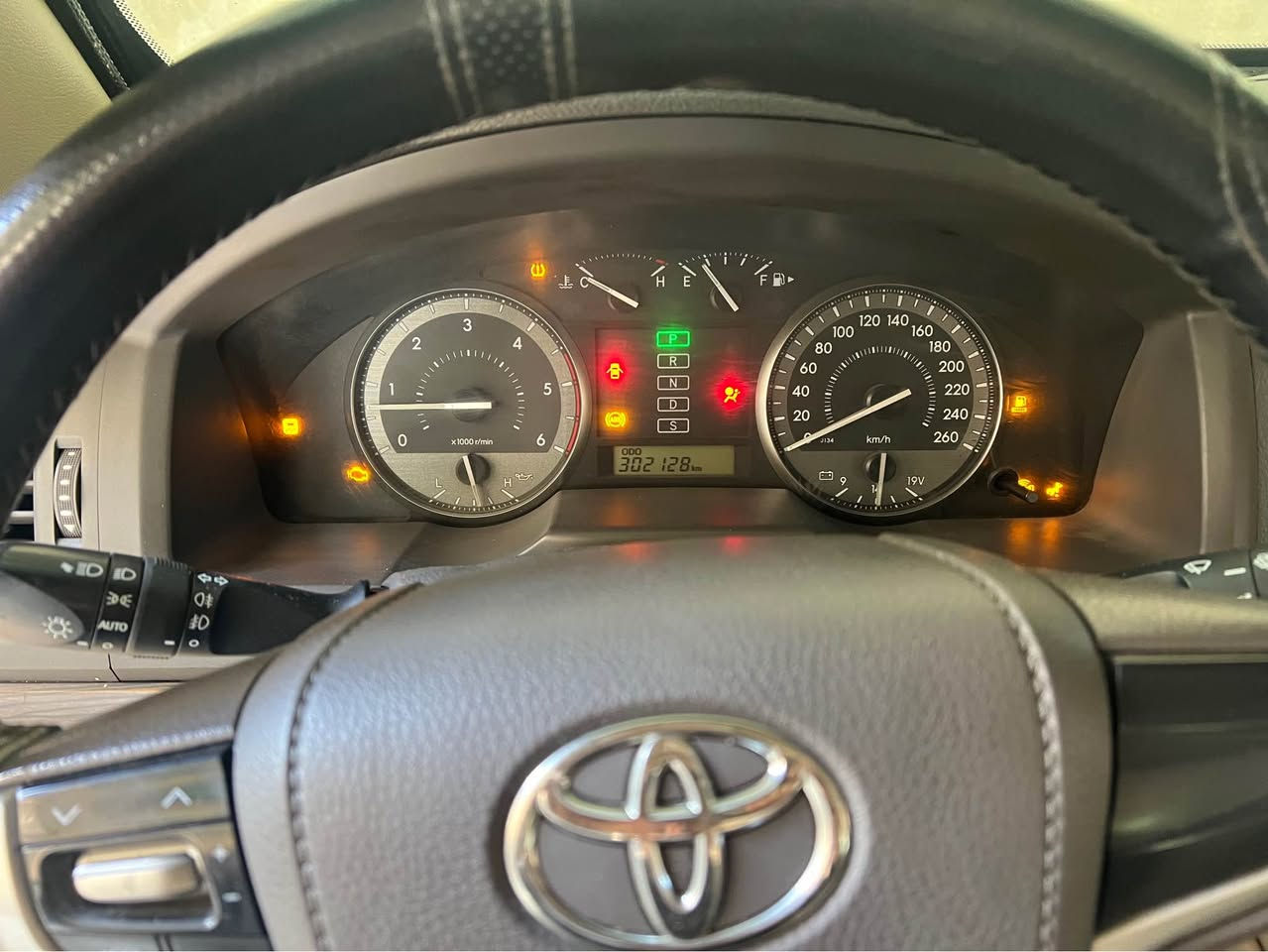 السلام عليكم 
لاندكروز 2020  
8 سلندر كاز كاز مصفح 
السياره مكفوله ما عدا شبر بالباب الخلفي موجود بالصور والدعاميان صبغ رقم بصره مكان السياره بغداد الاتصال عل الهاتف 
*********** بغداد, العراق
