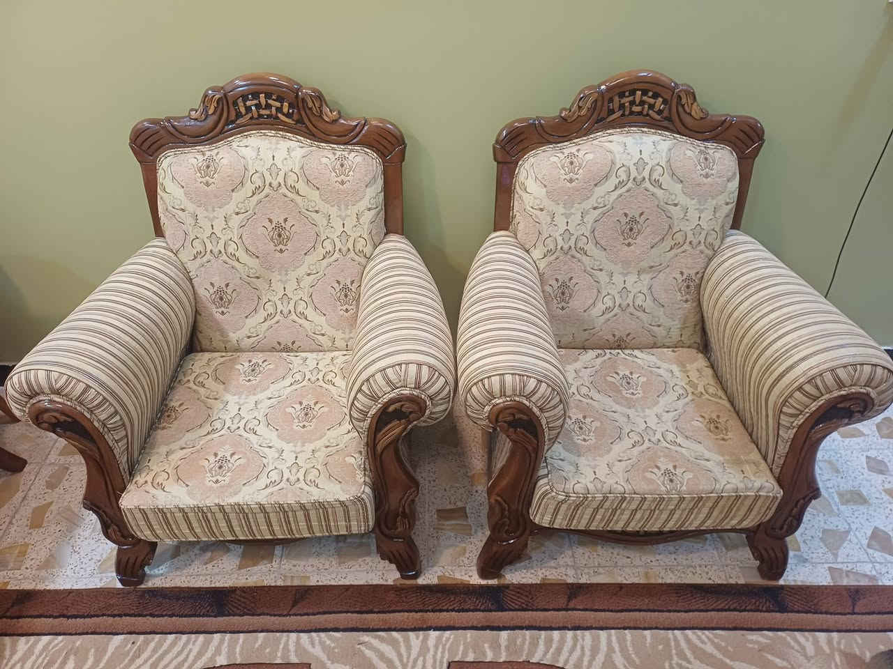 السلام عليكم تخم زان تركي ١٠ مقاعد و٤ طبلات صغيرة ١ كبيرة خشب زان نضيف للبيع السعر ٦٥٠ الف العنوان بغداد الكرخ شهداء السيدية رقم الهاتف *********** واتساب
