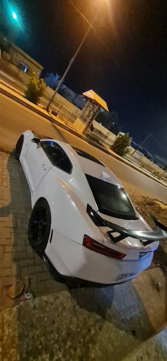 السلام عليكم
كمارو 2016 رقم بغداد بسمي 
السياره فول مواصفات 
داخل 24 لون 
تدفئة تبريد كشنات 
هيتر ستيرن 
عينة دجتال 3 وضعيات 
3 وضعيات قياده 
شاحن لاسلكي 
دوسات ضوئية
داتا شو 
خزن وضعيات كشن السائق 
شاشة جبيره 
 سلايت فتحه
وبقية المواصفات المعروفه بصمه 
وكشنات كهرباء وحساسات 
وكامره الى الخ....
سياره مابيها كل نقص محرك وكير ع وضع الشركة السياره ماشيه 103 الف كيلو يعني 62 ميل 
حادث السياره جاملخ امامي فقط وبالعراق صار بيها جاملغات خلفيه ( اني ابيع عام ) صور الحادث موجوده بالمنشور
 
سعر 115 قفل قفل ماكو هيج مواصفات بهيج سعر 
مكاني سماوه ***********
