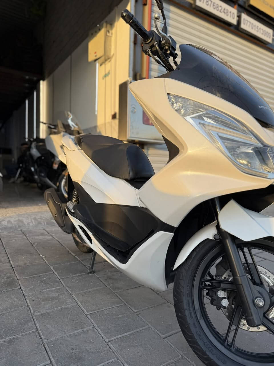 معرض الواثق لتجارة الدراجات النارية
هوندا pcx الجيل الثاني محرك 125

عداد الممشى 25,000
رقم بغداد مشروع وطني تحويل مباشر 
جاهزة وكاملة على اخر حباية 
مكفولة كفالة عامة شرط الفحص 
السعر 30 ونص 
***********
***********

