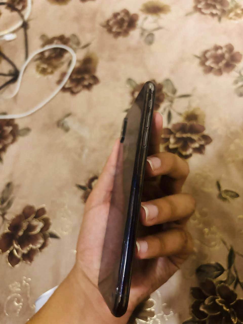 السلام عليكم اخوتي عندي إكس اس ماكس                      ذكره 256                                سعر 150                    🔋بطاريه 76.                                            فلاش عاطل ضوئ يعني كامل بلاد  كامره اماميه بويت 5 عاطله                                فيس. ايدي شغال كامل شغال تك سيم                   رقم بس وتساب بي ***********
