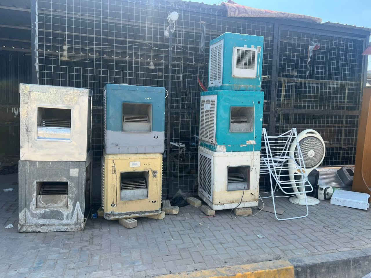 ‏على بركة الله نبيع ونشتري ￼ كافة الأغراض المستخدمة مبردات غسالات طبخات سبالت￼ ￼ كون ترات برادات تلفزيونات نشتري وأنا أبيعها الاستفسار  ***********او*********** ￼ ولدينا خدمة توصيل لكافة المناطق والبيوت نشتري الأغراض المستخدمة ￼العنوان شارع الفرات قرب مضفر حتروشً مقابيل كوفي الفرات￼
