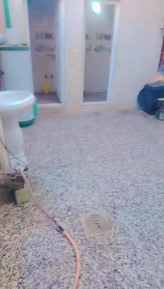 بيت المساحه 230 متر شارع ابو سيف النجار مقابيل ال 5000تالاف قاط ونص اربع  غرف نوم صالتين استقبال ومطبخ بيت كامل وبي ترك 80 متر  الستفسار ***********
