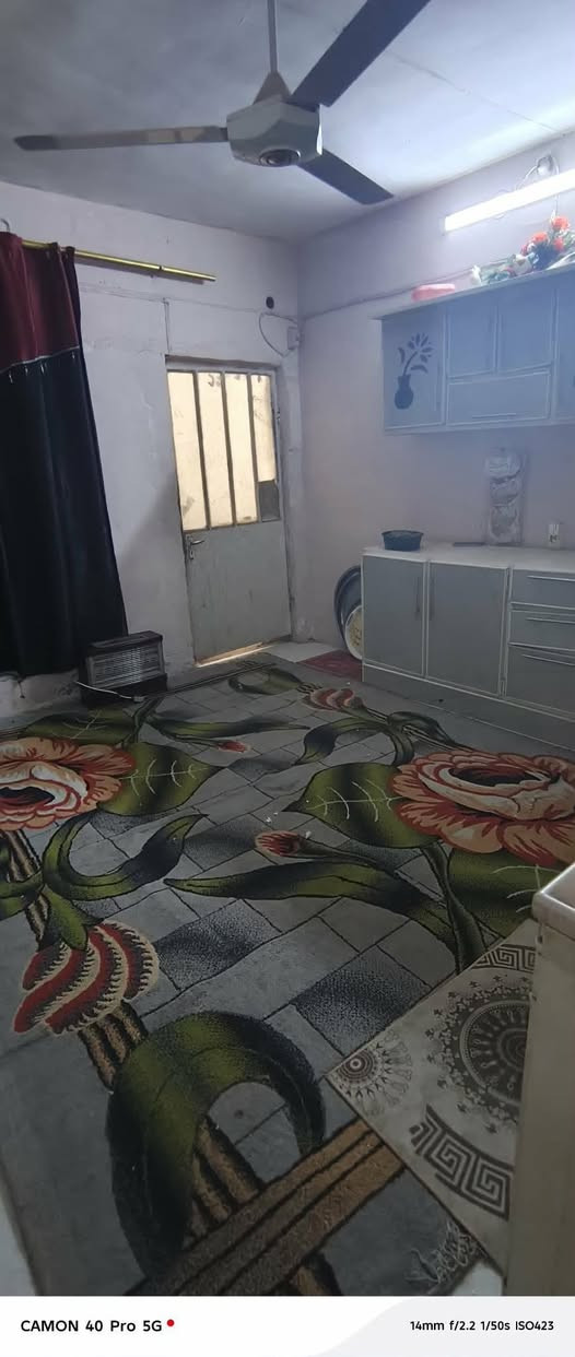 بيت لبيع مدينه الصدر قطاع 20 مساحه 50 متر تكون من غرفتين واستقبال ومطبخ طابقين مسلح سعر 70 وبي مجال قليل رقم ***********
