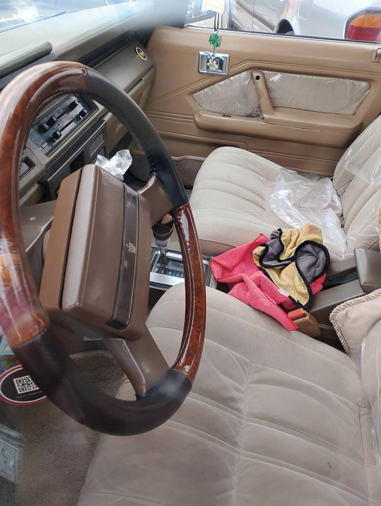 سوبر كراون 1985
بدون ضربة و بدون دواخل مصبوغ للجمالية بطارية و اربع تايرات جدد رقم سليمانية جديد والسنوية حتى 2030 وبيها بطاقة بنزين تبريد شغال و محرك 2500 
اذا مو شراي لاتخابر 
***********
*********** كركوك, العراق
