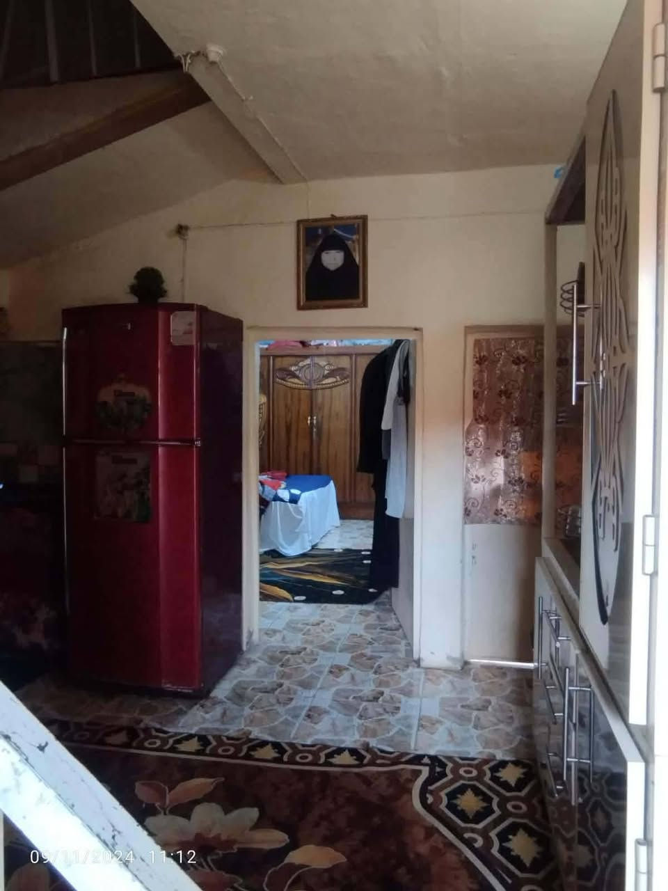 اسلام عليكم بيت للبيع مساحه 90 متر طابو صرف يحتوي على غرفتين نوم وصاله  مطبخ  وستقبال موقع بيت حي زهور نهايت شارع جمعيه قبل حولي اتصال او ستفسار ***********
