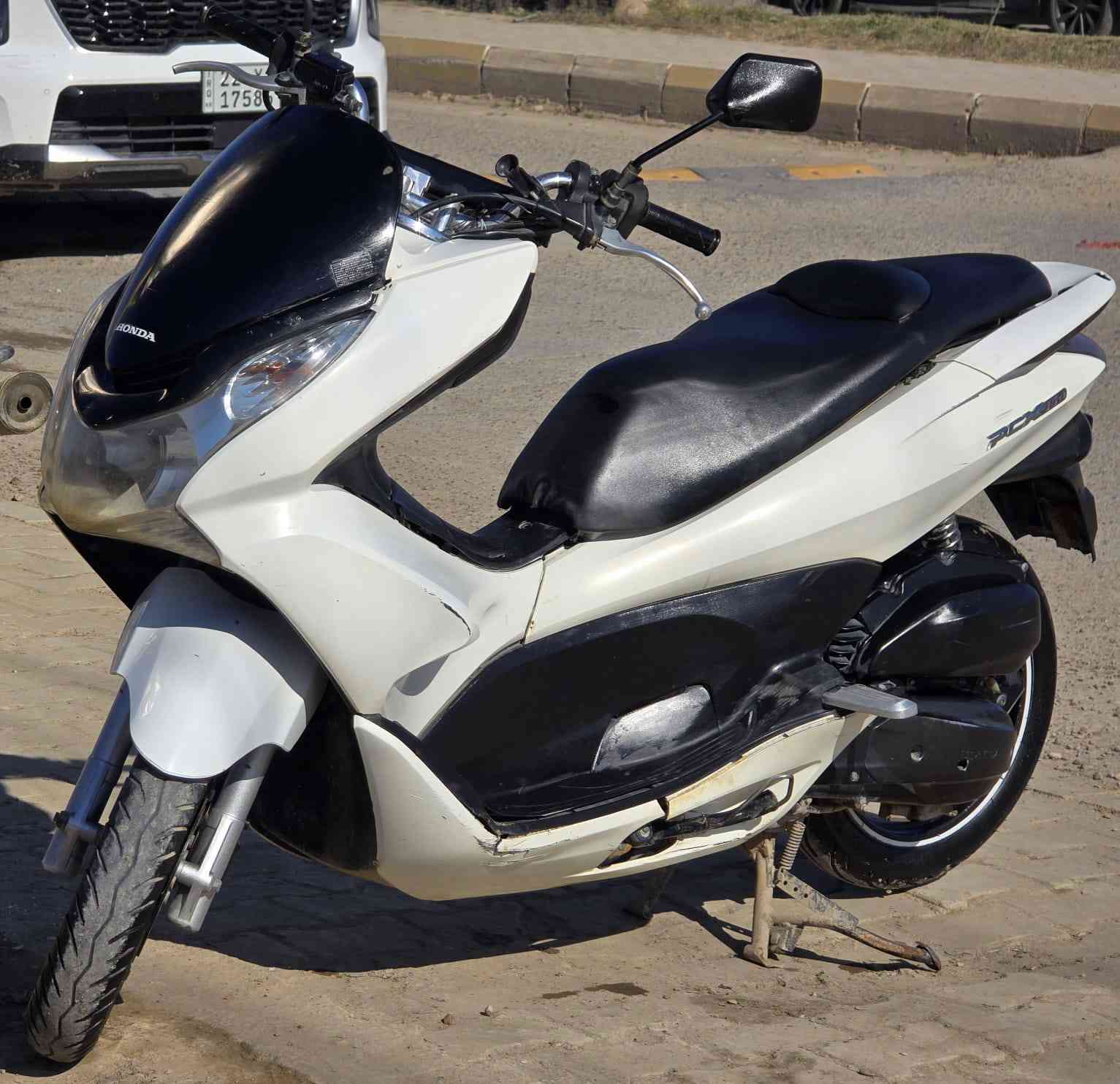 دراجة نارية PCX للبيع .. الدراجة ما مفتوحه بلادية محرك 150 فوول مواصفات.
السعر 11$
للاستفسار الاتصال على صاحب الدراجة 
***********
***********
