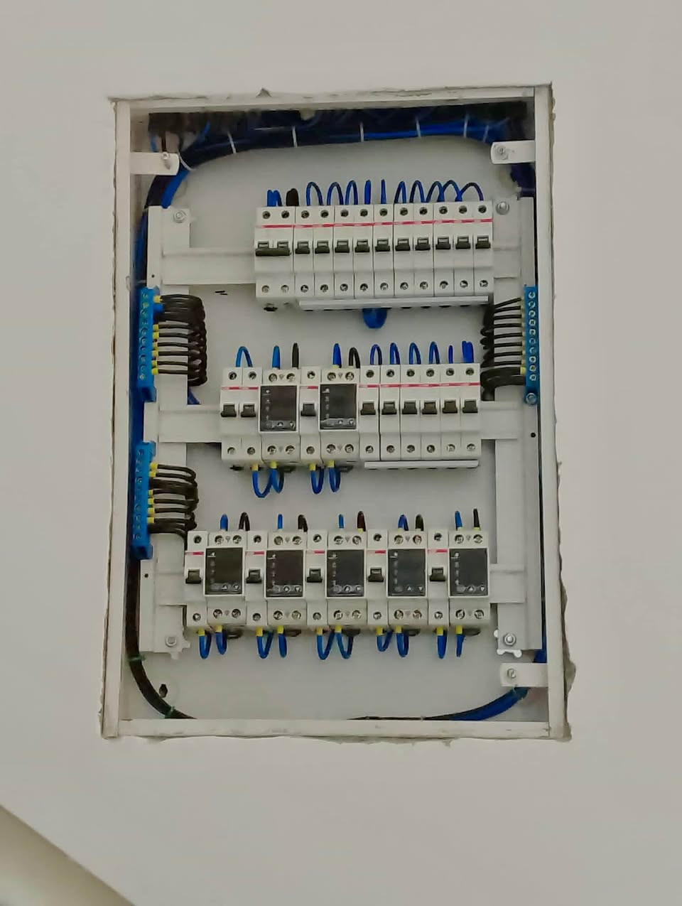 ‎علي الكهربائي لتأسيسات الكهربائية العنوان السماوة  موبايل *********** يتوفر واتساب للاستفسار الاتصال او مراسله الرقم .الرابط الخاص ب صفحه العمل راجين منكم  متابعة هذه الصفحه https://www.facebook.com/share/15wmQjdm6f/?mibextid=wwXIfr السماوا, المثنى
