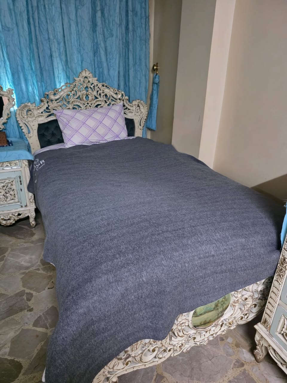 غرفة نوم زان ملكية للبيع تختين وخزانة كبيرة وبيرو كبير عدد 2وبيرو صغير 2وعلاقة ملابس


**إذا كنت صاحب هذا الإعلان وتريد حذفه لأي سبب، رجاءا أرسل رسالة إلى الدعم الفني**