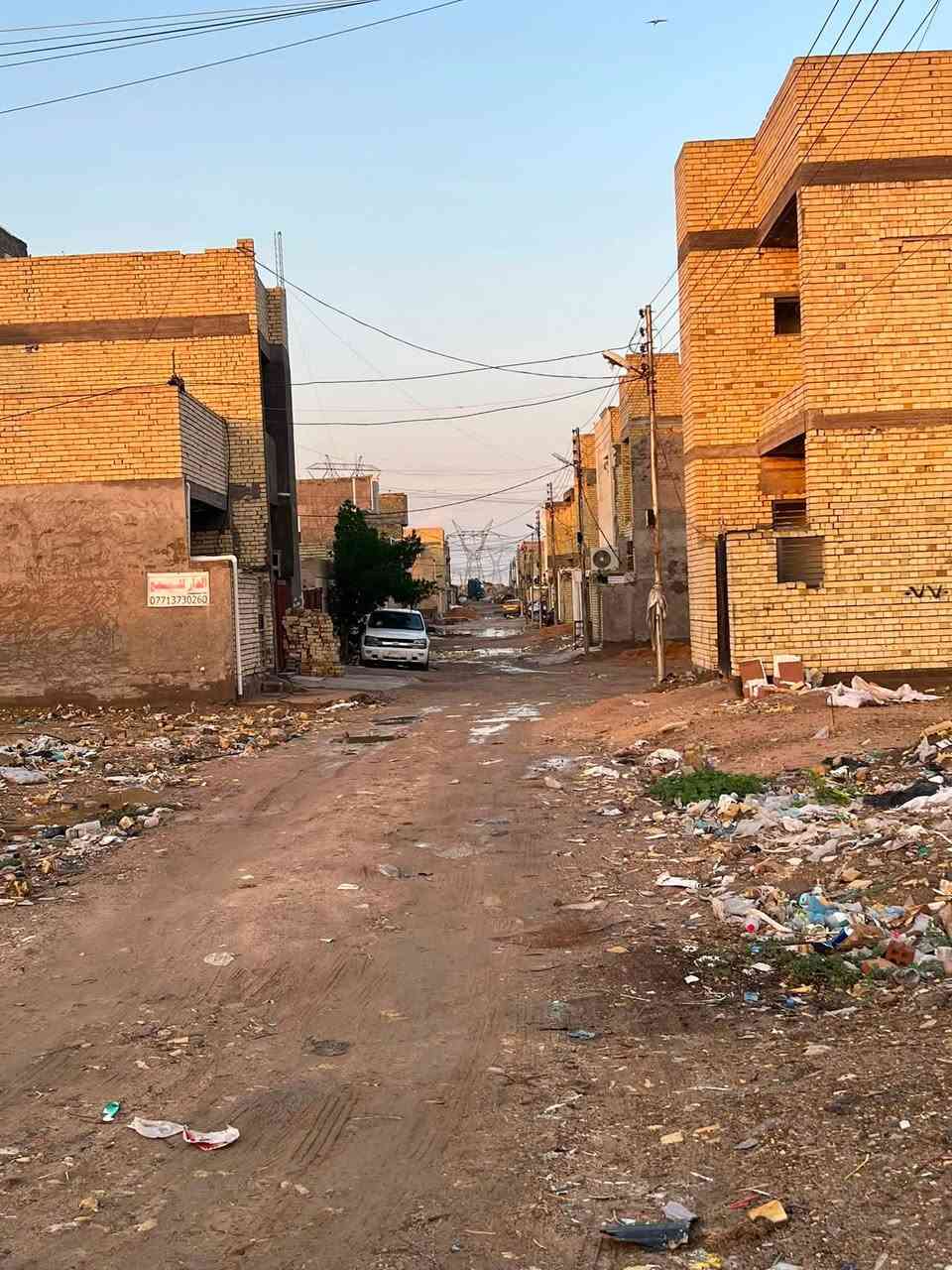 قطع اراضي للبيع 
المكان رئاسة المعلمين قرّب دائرة الكهرباء 
المساحة150متر الواجهة 10ونزال 15
المساحة 100متر الواجهة 5ونزال20
المساحة75مترالواجة5ونزال15
علما تحتوي المنطقة على ماء 💧 ومجاري وتبليط
الأتصال ***********
