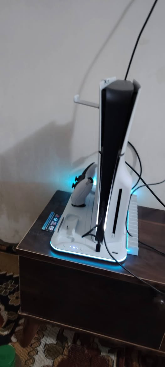 للبيع جهاز PS5 سلم
الملحقات
 جوستك 2 اصلي
قاعده للجهاز + شحن الجوستك
الهارد 1T 
اقراص عدد 4
FIFA 26
CALL of DUTY BLACK OPS 6
BATTLEFIELD 6
RED DEAD
الجهاز نضيف كلش استعمال اقل الشهر
كراتين القطع موجودات اخو الجديد
السعر 825 الف
مكاني بغداد / ***********
