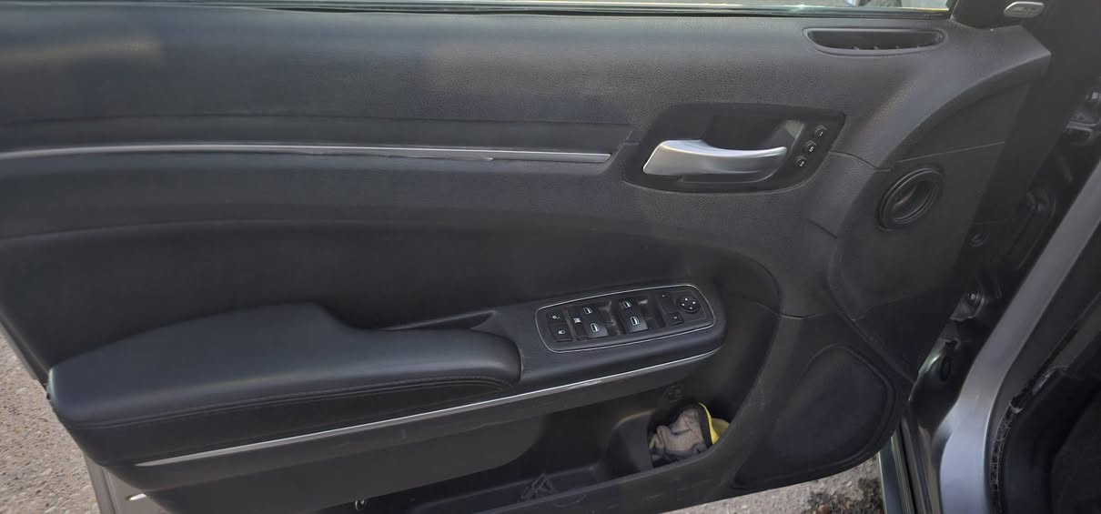 السلام عليكم اوبامه موديل 17 اصل بيع او مراوس وارد أمريكي حادث بيها 3قطع صبغ وبيها 2 تبديل سياره بسمي  سنويه منتهيه لغايت 29 علمن سياره فول موصفات عنوان بصره رقم *********** صور الحادث مال أمريكي موجود بيها حادث بلعراق خلفي اخوان رجاء الي ماتعجب لا يعلق الله يحفظكم
