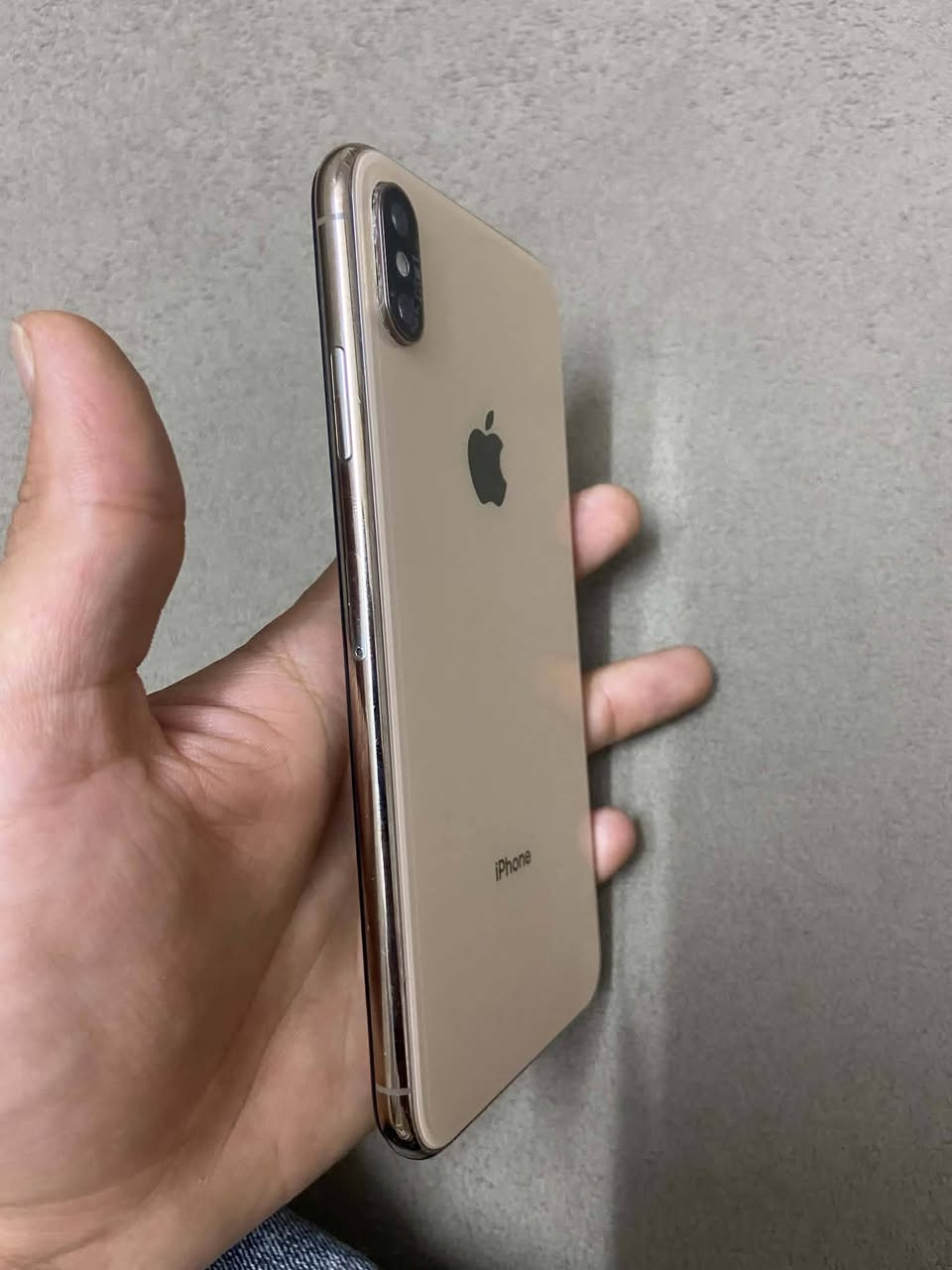 السلام عليكم
للبيع ايفون اكس ماكس 
جهاز نظيف شرط شاشه بلادي 
بطاريه 100 بها فطر بالكامره خارجيه شويه 
شراي يجي وتساب ***********
